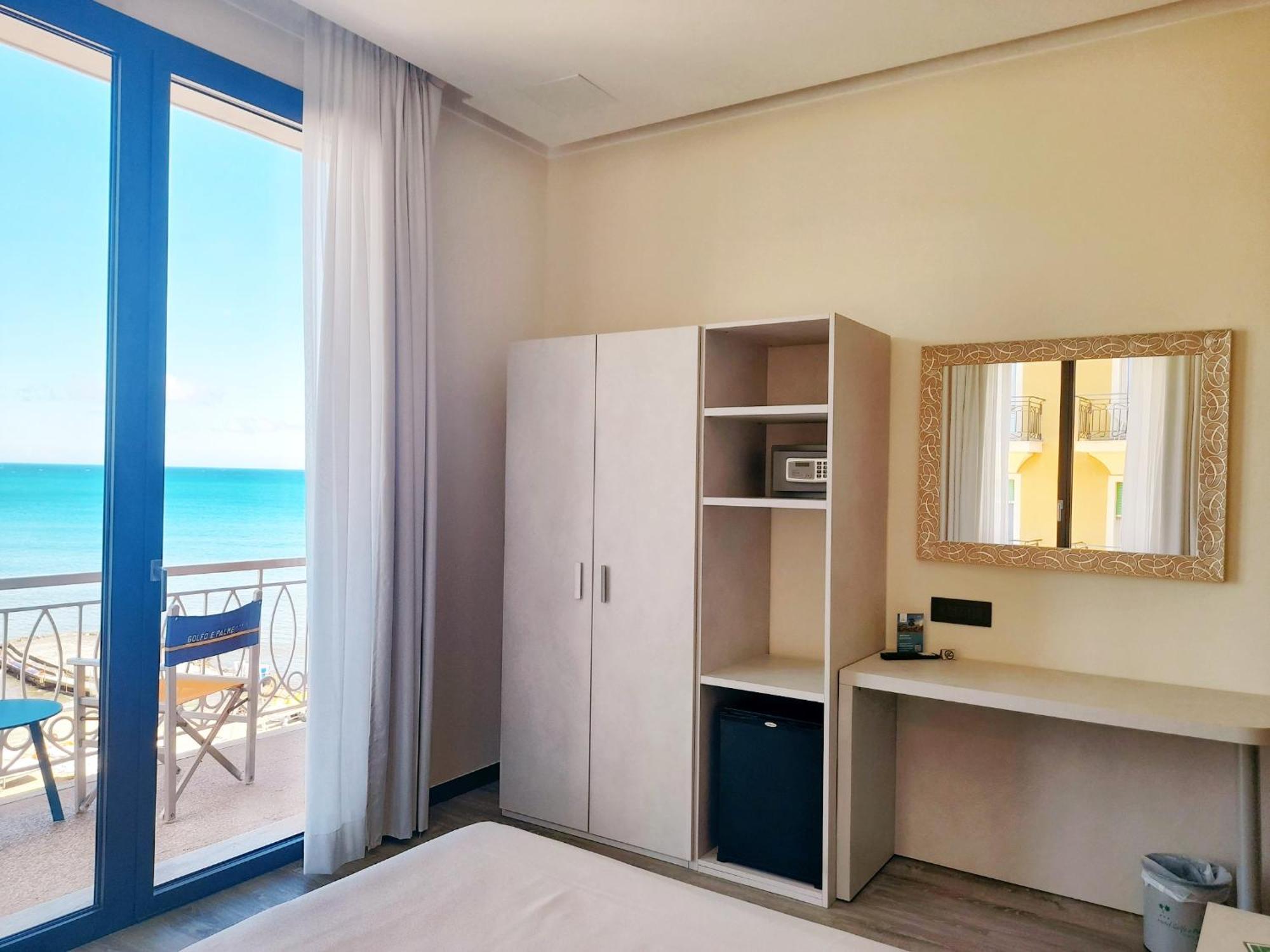 Hotel Golfo E Palme Diano Marina Oda fotoğraf