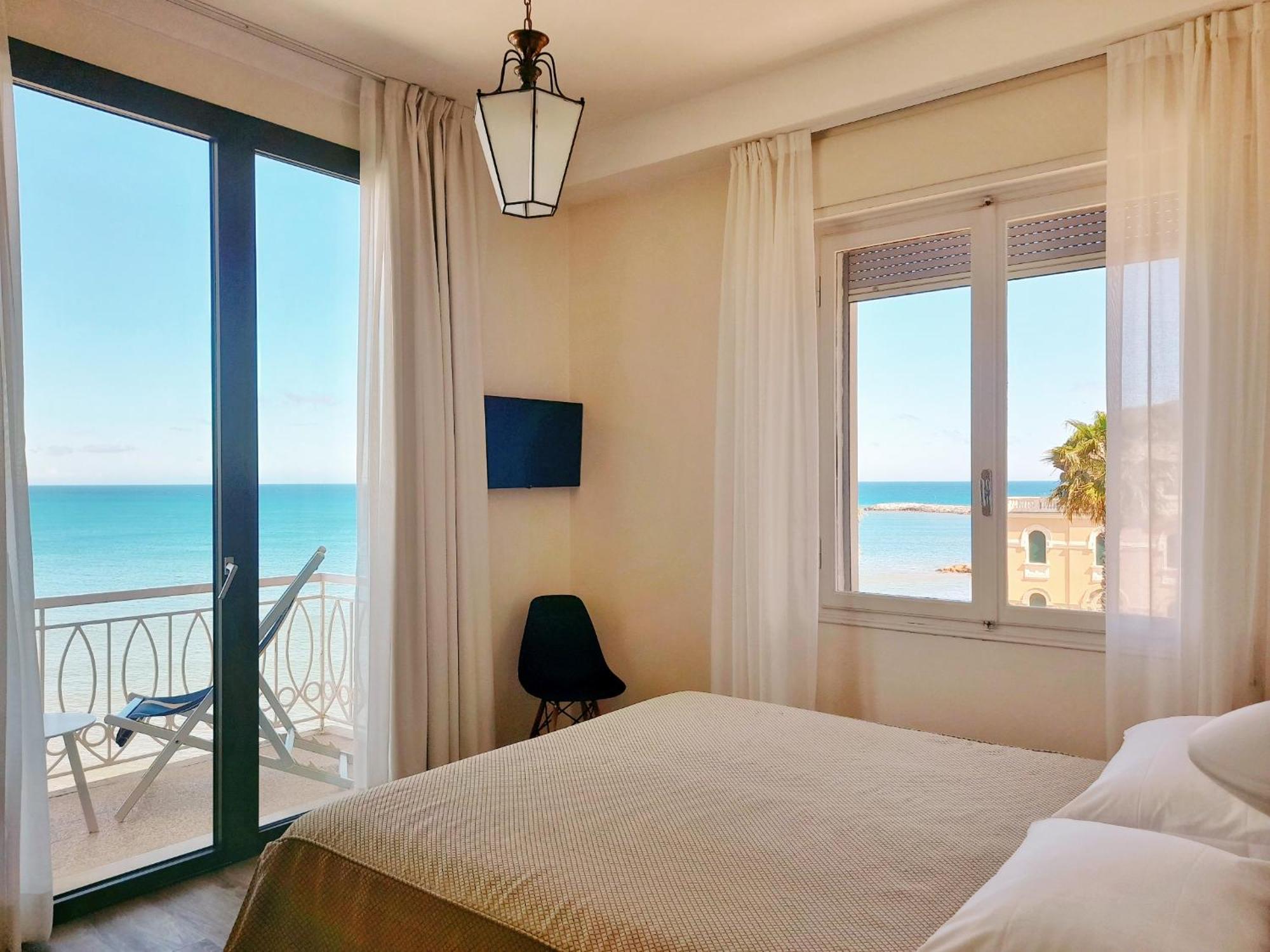 Hotel Golfo E Palme Diano Marina Oda fotoğraf